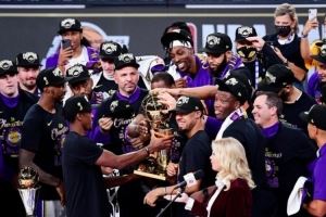 霍华德：2020年本计划续约湖人但没成 那套阵容本可以再夺几冠