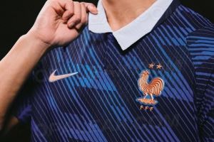 法国世界杯主场球衣谍照：配色灵感源于自由女神像，带Polo领