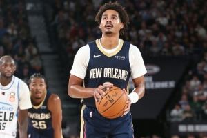 三分仅5中1！普尔上半场6中2得13分3助 罚球8中8