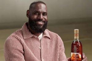 雷迪克谈詹姆斯决定2：大多数给我发短信的人也知道这大概是广告