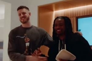 哈滕调侃队友卡森：你是我儿子 卡森回击：你是我儿子 我为你骄傲