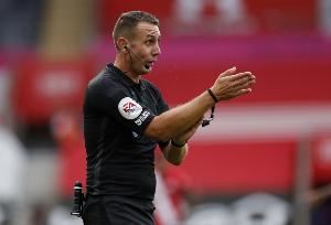 记者：前英超裁判库特承认制作儿童不雅视频，可能面临10年监禁