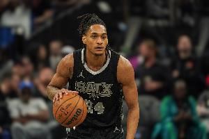 稳定发挥！瓦塞尔14中6贡献13分3板4助2断 正负值+25！