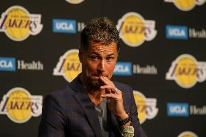 佩林卡这次真危了！浪费老詹巅峰却稳如老狗 新老板还有耐心吗？