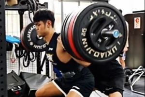 年轻力壮!恭喜王浩然加入深蹲180KG俱乐部! 年轻力壮!恭喜王浩然加入深蹲180KG俱乐部!