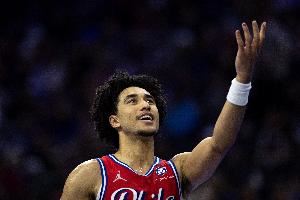 魔仙哥回归!队记:麦凯恩今日对阵公牛完成复出迎来赛季首秀 魔仙哥回归!队记:麦凯恩今日对阵公牛完成复出迎来赛季首秀