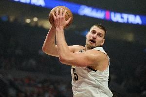 约基奇本赛季已经4次三节三双 9场比赛6次三双