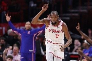 KD生涯174场30+5+5仅历史第8 前十现役竟6人 神人422场断崖领先！